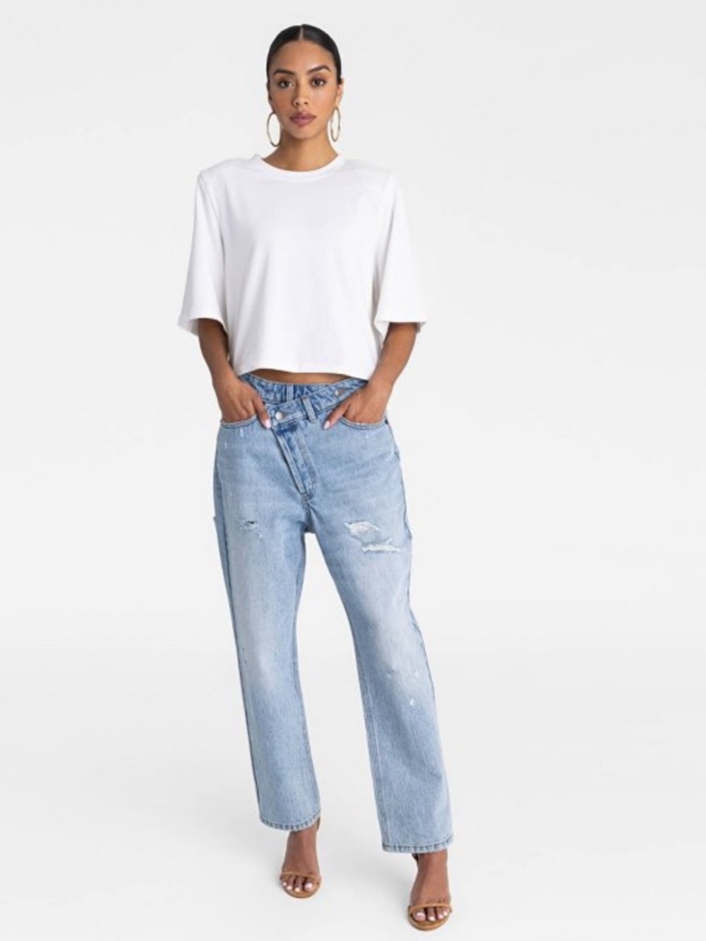 l KBB by KAHLANA Women's Mid-Rise Tapered
Leg 'The Dylan Jean' - Light Wash - Picture 3 of 6